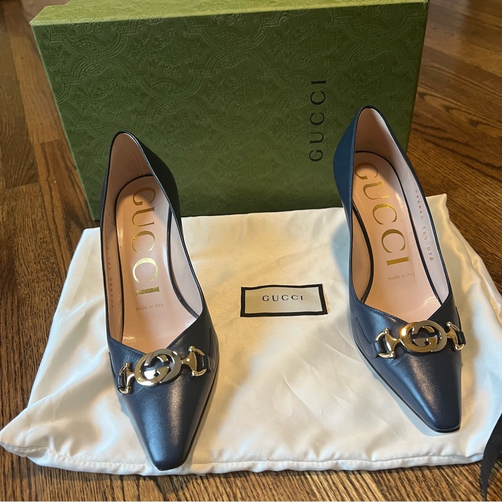 Gucci Navy Zumi Logo Mid-Heel Leather Pumps, Like New, Size 36.5 - Picture 3 of 8